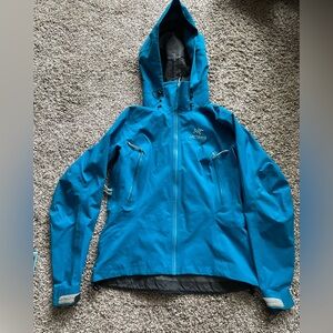 ARC’TERYX Beta AR Gortex Pro Vintage light blue in SZ S/P in good vintage shape